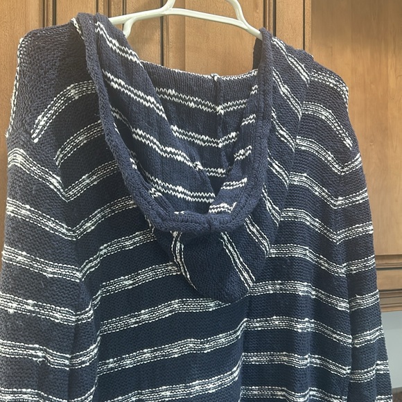 Roxy blue & white striped v neck hooded sweater. Bell sleeves size M - Picture 5 of 7